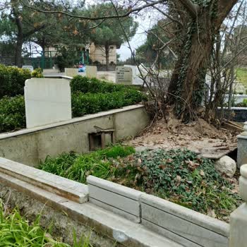 Yeni Mezarlık Yolumuzu Kapattı, Babamın Mezar Taşı Kırıldı