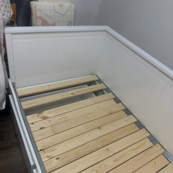 IKEA'dan Eksik Vidalar Nedeniyle Hemnes Divan Kurulamıyor