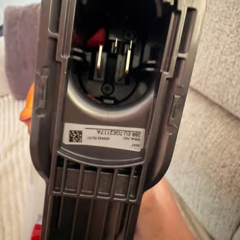 Dyson V15 Servisinde İkinci El Cihaz Gönderildiği İddiası Ve Çoklu Hasarlar