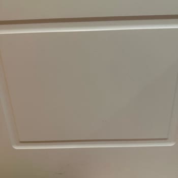 Kapıların Koruyucu Etiketi Çıkarıldıktan Sonra Yoğun Yapışkanlık Sorunu