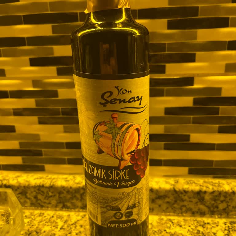 Balzamik Sirke Olarak Satılan Ürün Gerçekten Sirke Değil Ve Keskin Kötü Kokuya Sahip