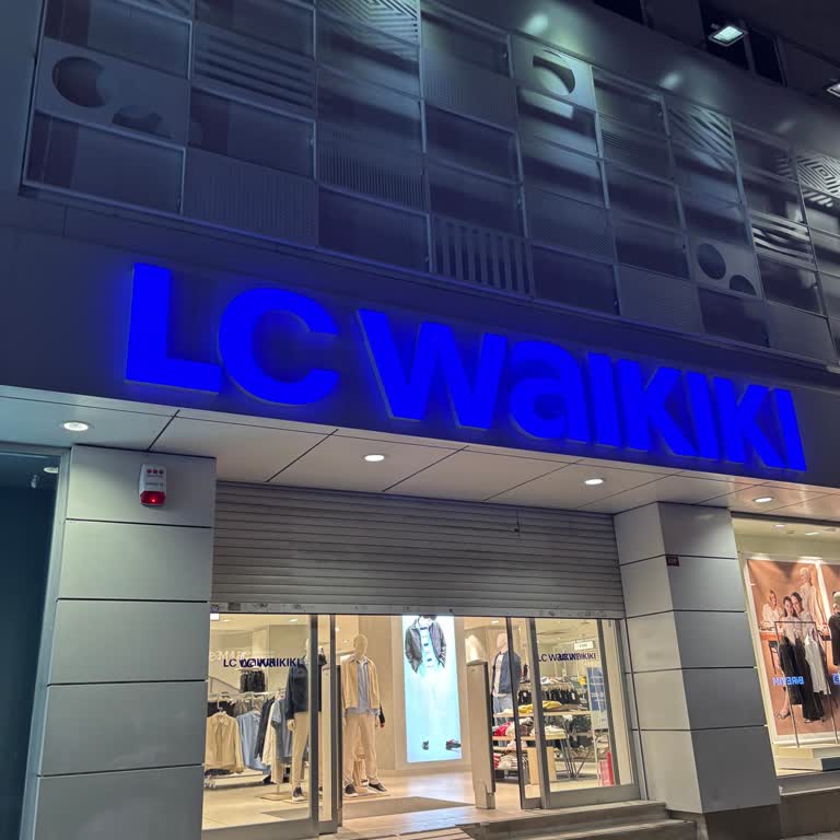 Gece 23:23'te Kepenklerden İçeri Alınmama Ve Şube Personelinin Tutarsız Davranışı