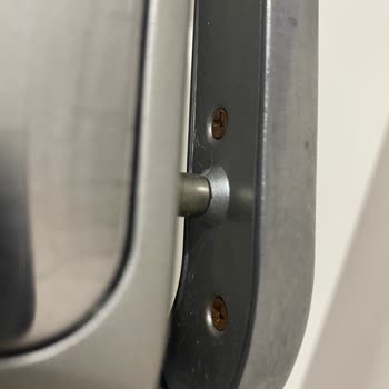 Az Kullanılan Tost Makinesinde Boya Soyulması Ve Paslanma, Sağlık Riski Ve Satıcı İlgisizliği