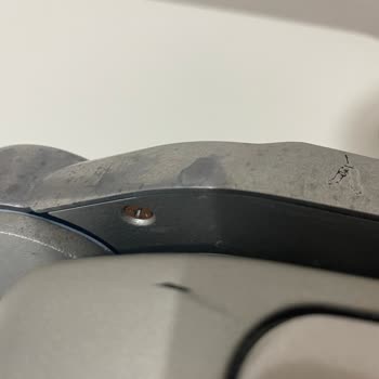 Az Kullanılan Tost Makinesinde Boya Soyulması Ve Paslanma, Sağlık Riski Ve Satıcı İlgisizliği