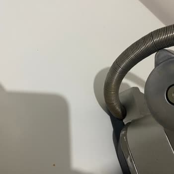 Az Kullanılan Tost Makinesinde Boya Soyulması Ve Paslanma, Sağlık Riski Ve Satıcı İlgisizliği