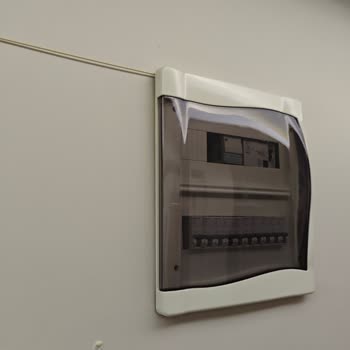 İnternet Kablosunun Elektrik Panosuna Bağlanması Yangın Tehlikesi Oluşturdu