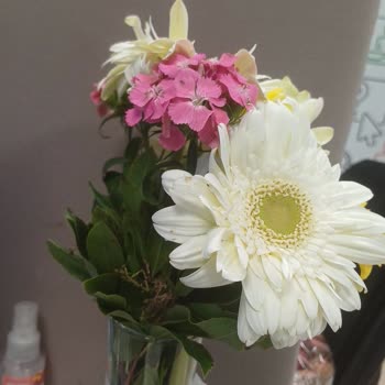 Görseldeki Çiçekle Uyumlu Olmayan Kalitesiz Aranjman Ve Cevapsız Şikayet