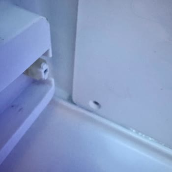 Arçelik Buzdolabında Sebzelik Suyunun Akması Normal Sayılıyor Ve Ciddiyetle Ele Alınmalı