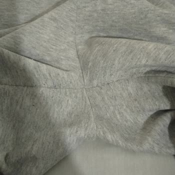 Mavi Eşofman Altında Tüylenme Ve Dikiş Atması: Ayıplı Ürün Şikayeti