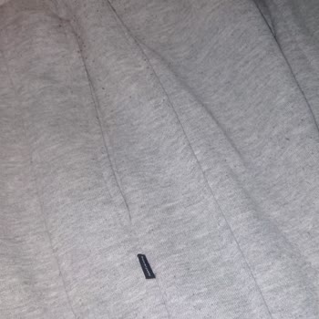 Mavi Eşofman Altında Tüylenme Ve Dikiş Atması: Ayıplı Ürün Şikayeti