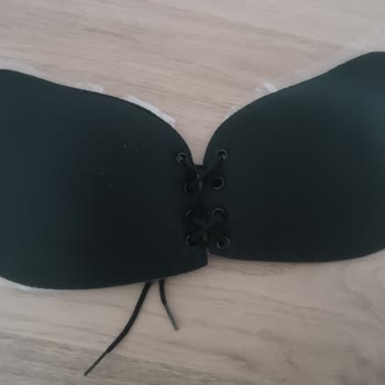 Yapışkanlı Sütyen Bir Dakikada Düşüyor, 800 TL İade Talebi