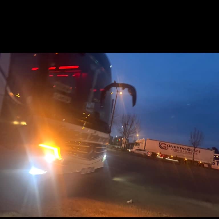 Otobüs Terminal Dışında Bekletildi Ve 1,5 Saat Gecikti