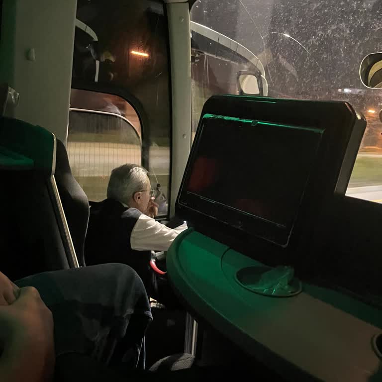 Düzce Güven Turizm Şoförünün Sigara İçmesi Otobüs Yolculuğunu Sağlıksız Hale Getirdi