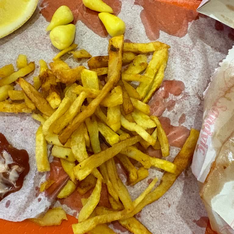 Corner Bench'ten Yediğim Tavuk Tantunide Besin Zehirlenmesi Yaşadım, Ücret İadesi Talep Ediyorum