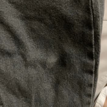 Mağazada Görülen Beyaz Leke İçeren Pantolon İçin Değişim Talebi