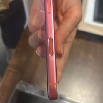 Media Markt Kılıfı Nedeniyle İPhone 17 Pro Renk Değişikliği Şikayeti