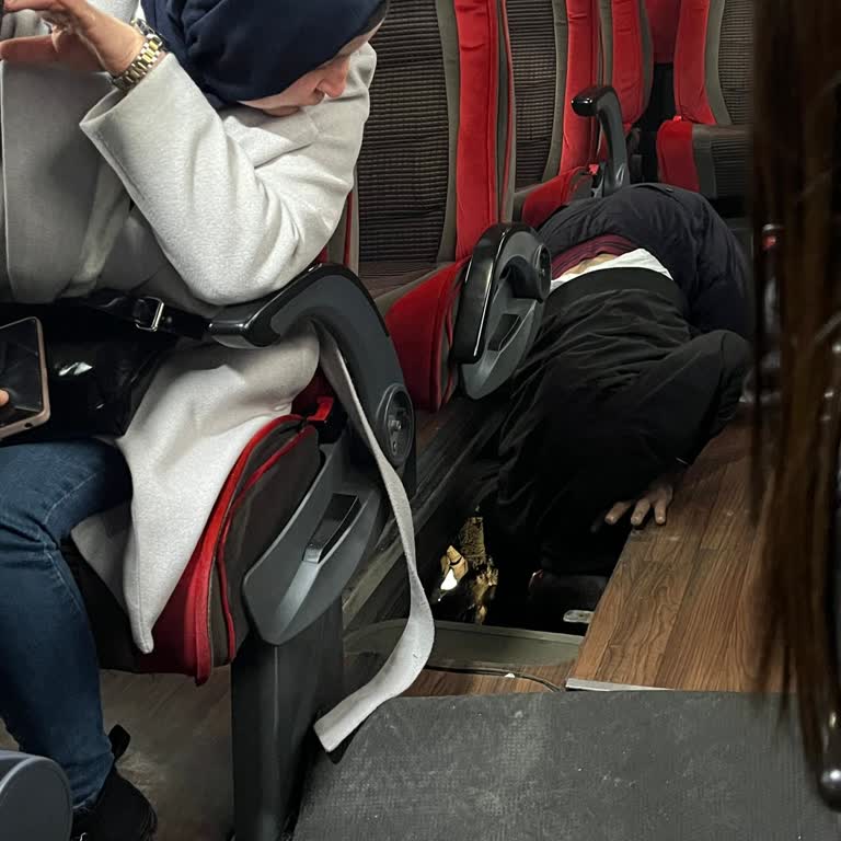 Zonguldak Yolunda Gaz Kokusu Ve Araç Arızası Yolcuları Uzun Süre Mağdur Etti