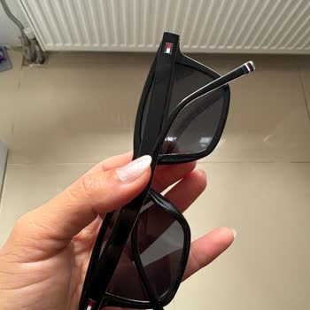 Tommy Hilfiger Gözlüğü Yüzde Durmuyor, Ayar Ve Değişim İsteği