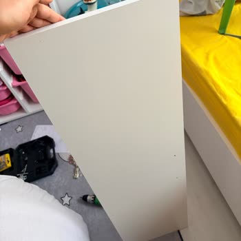 Eksik Arka Suntası Ve Hatalı Menteşe Delikleri Dolabın Kurulumunu Engelledi