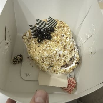 Dağılmış Pasta, Geciken İade Ve Müşteri Hizmetlerine Ulaşılamama