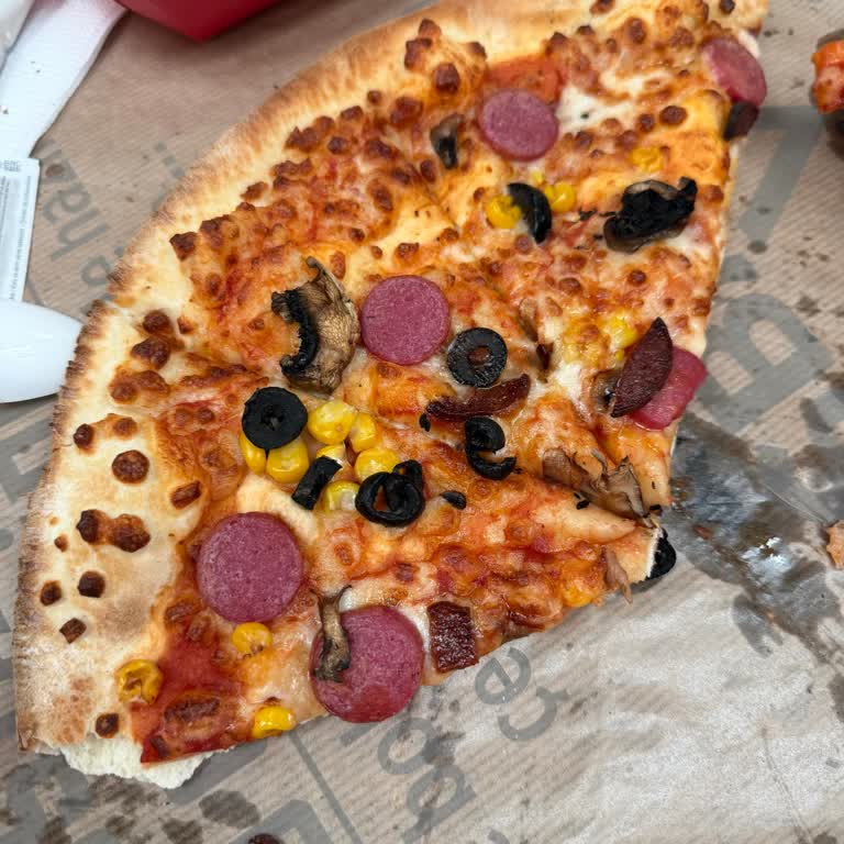 Mersin Forum Sbarro’da Sucuksuz Karışık Pizza Şikayeti