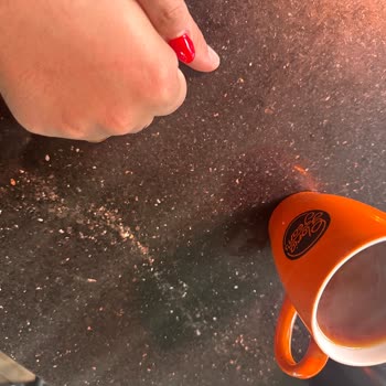 Kapağı Kontrol Edilmemiş Kahve Dökülmesi Ve Yanma, Personelin Özür Dilememesi