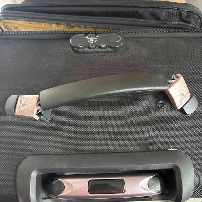 Valiz Kulpu Kırıldı, Firma Sorumluluğu Reddetti