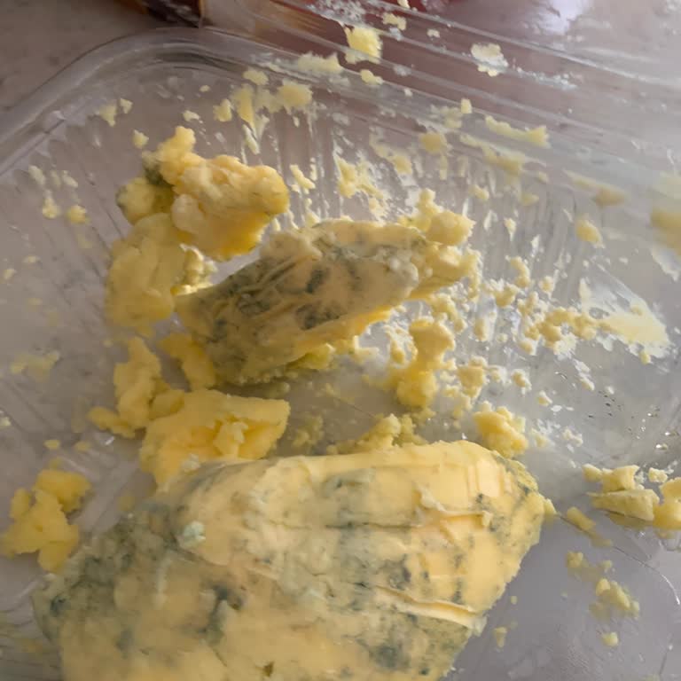 Paşa Çiftliği Bozuk Ürün Satışı Ve Saygısız Personel Davranışı