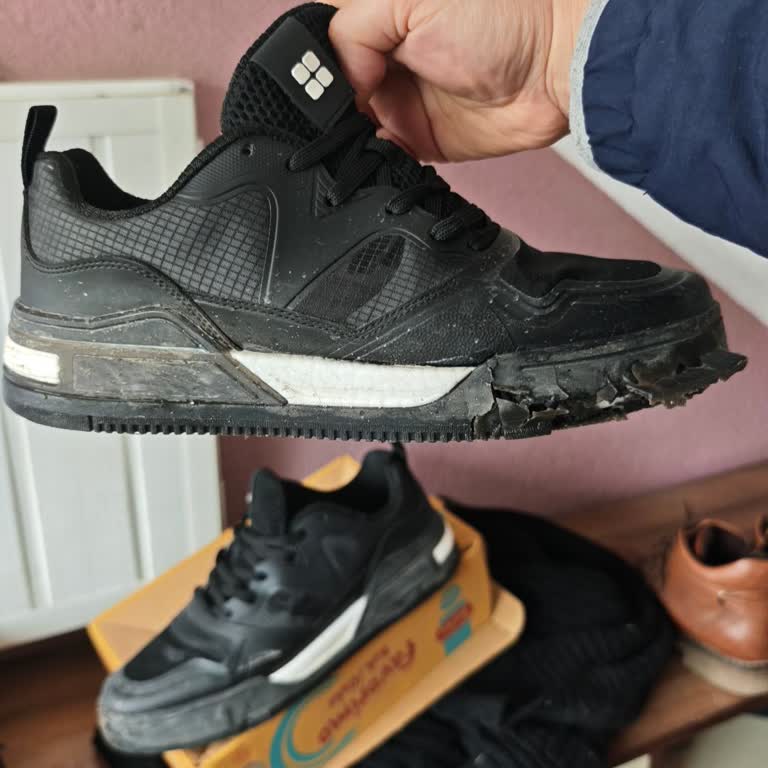 Avva Ayakkabısının Tabanı Üç Kullanımdan Sonra Dağıldı