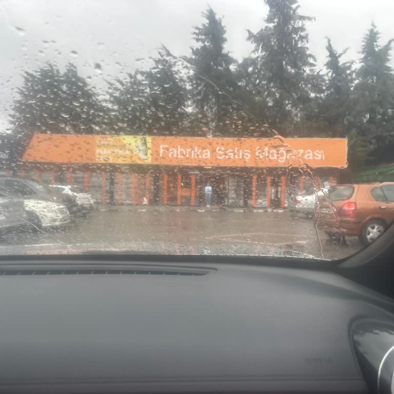 Kaba Personel Üslubu Ve Hediye Paketi Ücret Talebi Mağaza Deneyimini Mahvetti