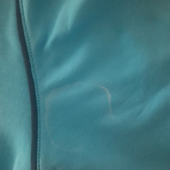 Talimatlara Uygun Kullanımda Kosla Vanish Okul Üstüne Beyaz Lekeler Bıraktı