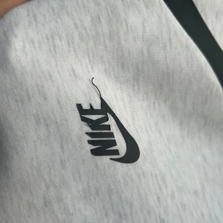 Nike Tech Fleece Üstünde Logo Çıktı, Müşteri Hizmetleri Yanıtsız