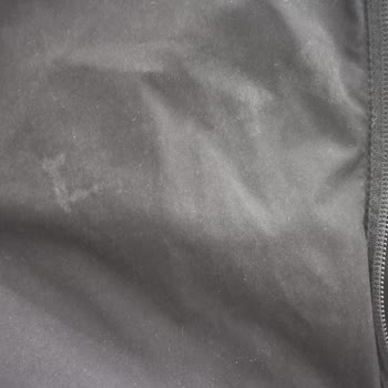 Boya Haslığı Nedeniyle Gri Lekeler Oluşan Montun İade Talebi Reddedildi