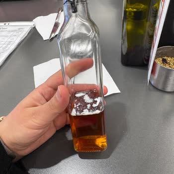 Balıkesir Köfteci Yusuf Şubesinde Küflü Şişe Ve Kaba Personel Tutumu