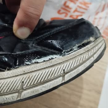 İki Yıllık Garantili Ayakkabının Bir Yılda Bozulması Ve Mağazanın Değişim Reddettiği