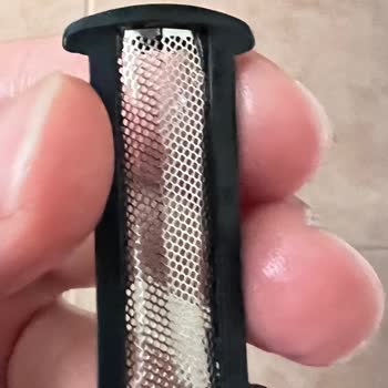 Philips Vücut Tıraş Makinesinin Başlığı Kırıldı, Yedek Parça Bulunamıyor Ve Fiyatı Aşırı Yüksek