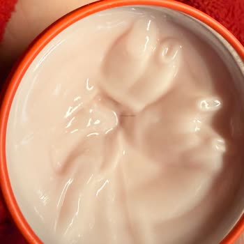 Açık Kapaklı Saç Wax Ürününün Hijyenik Olmayan Gönderimi