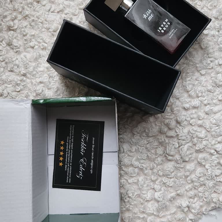 Kokusu Tanıtımda Belirtilenden Farklı Ve Hediyesiz Parfüm Siparişi