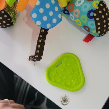 Prego Zürafa Larry Oyuncağının Dikişi Çöktü, Güvenlik Sorunu