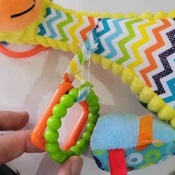 Prego Zürafa Larry Oyuncağının Dikişi Çöktü, Güvenlik Sorunu