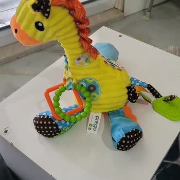 Prego Zürafa Larry Oyuncağının Dikişi Çöktü, Güvenlik Sorunu