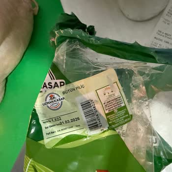 Uzman Kasap’ta Tavukta Tüyler Temizlenmemiş Hijyen Şoku