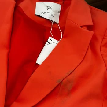 Dolap'ta Sıfır Takım Elbise Kirli İade Edildi, Kargo Ücreti Bize Yükleniyor