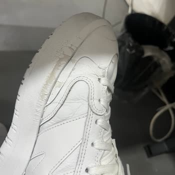 Ayakkabı Boyama İşleminde Boya Çözülmesi Ve Ücret İadesi Talebi