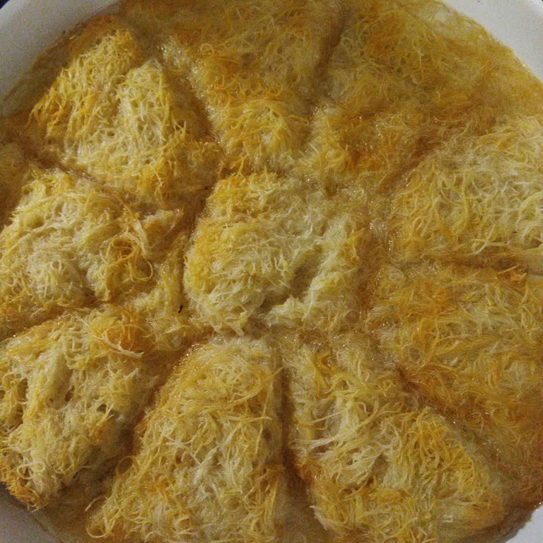 Şerbet Çekmeyen Ve Dağılan Şenal Ege Kadayıf