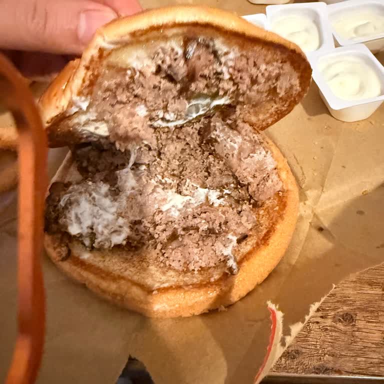 Arby's Şubesinde Füme Kaburga Siparişim Kıyma İle Gelen Yanlış Ürün