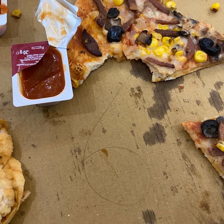 Sbarro Pizzada Kadın Saçı Bulunması Ve Ücret İadesi Talebi