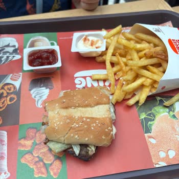 Ekmeksiz Burger Servisi Ve Bilgilendirme Sorunu