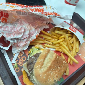 Ekmeksiz Burger Servisi Ve Bilgilendirme Sorunu