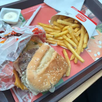 Ekmeksiz Burger Servisi Ve Bilgilendirme Sorunu